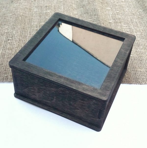 Подарочная коробка с прозрачным окном
