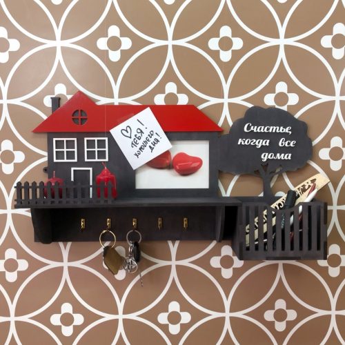 Органайзер в прихожую с фоторамкой из дерева