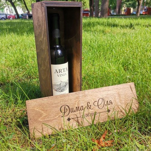 Короб для бутылки вина с гравировкой
