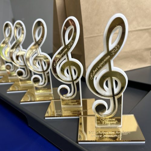 Наградная статуэтка для конкурса юных музыкантов