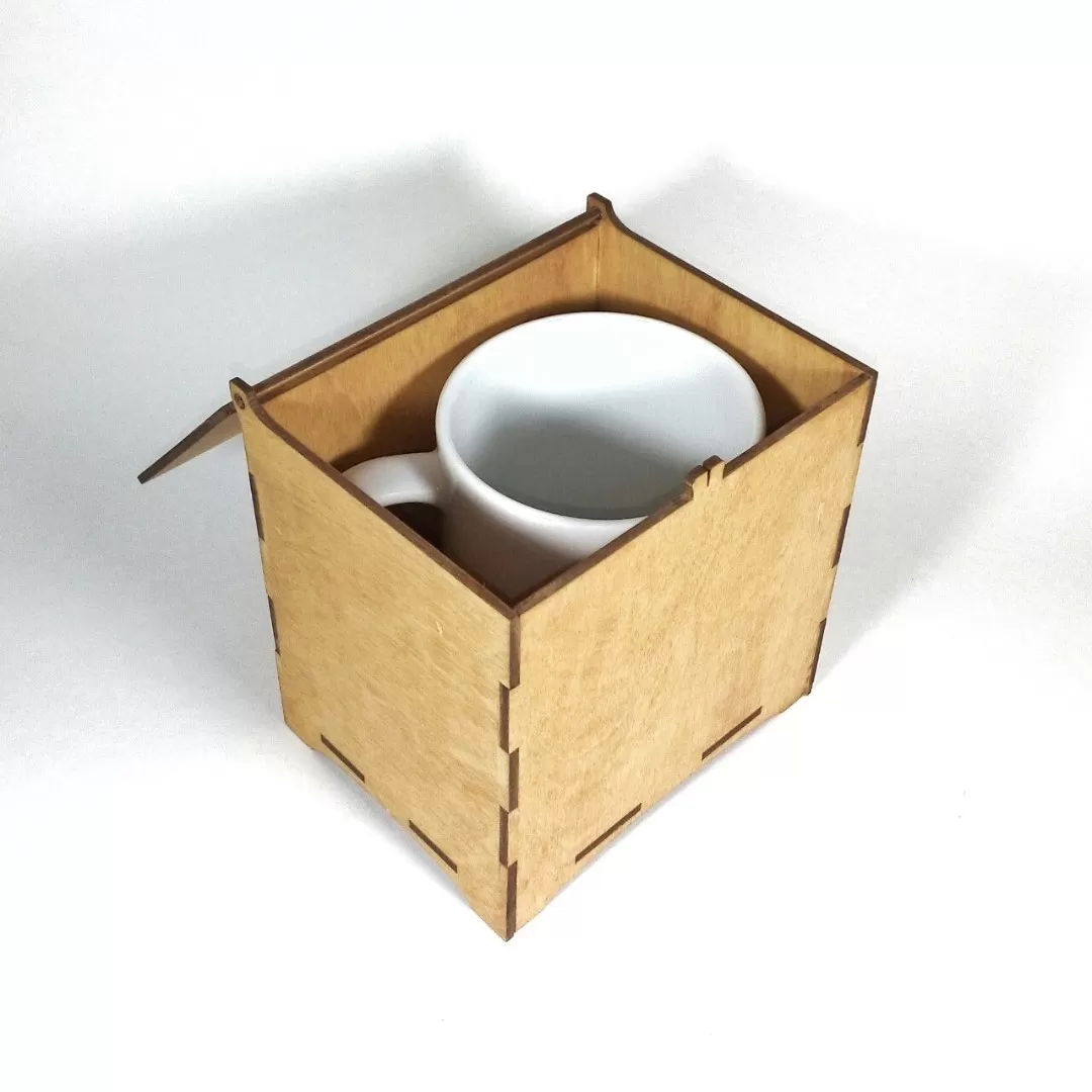 Деревянная коробочка для кружки с гравировкой