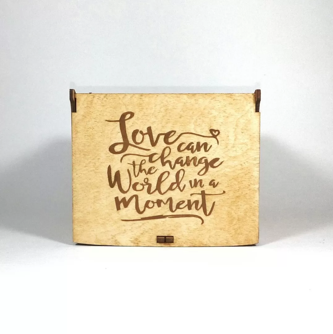 Деревянная коробочка для кружки с гравировкой