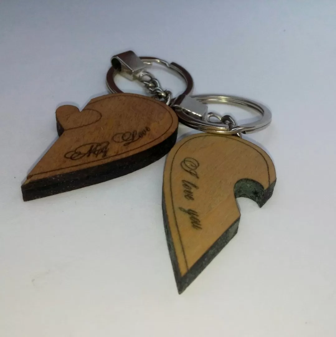 Именной брелок на свадьбу с гравировкой