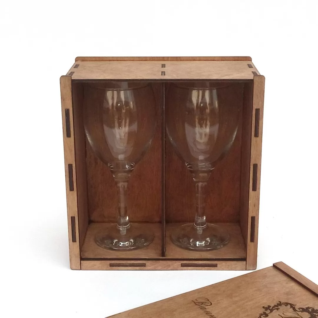 Коробка с гравировкой для свадебных бокалов