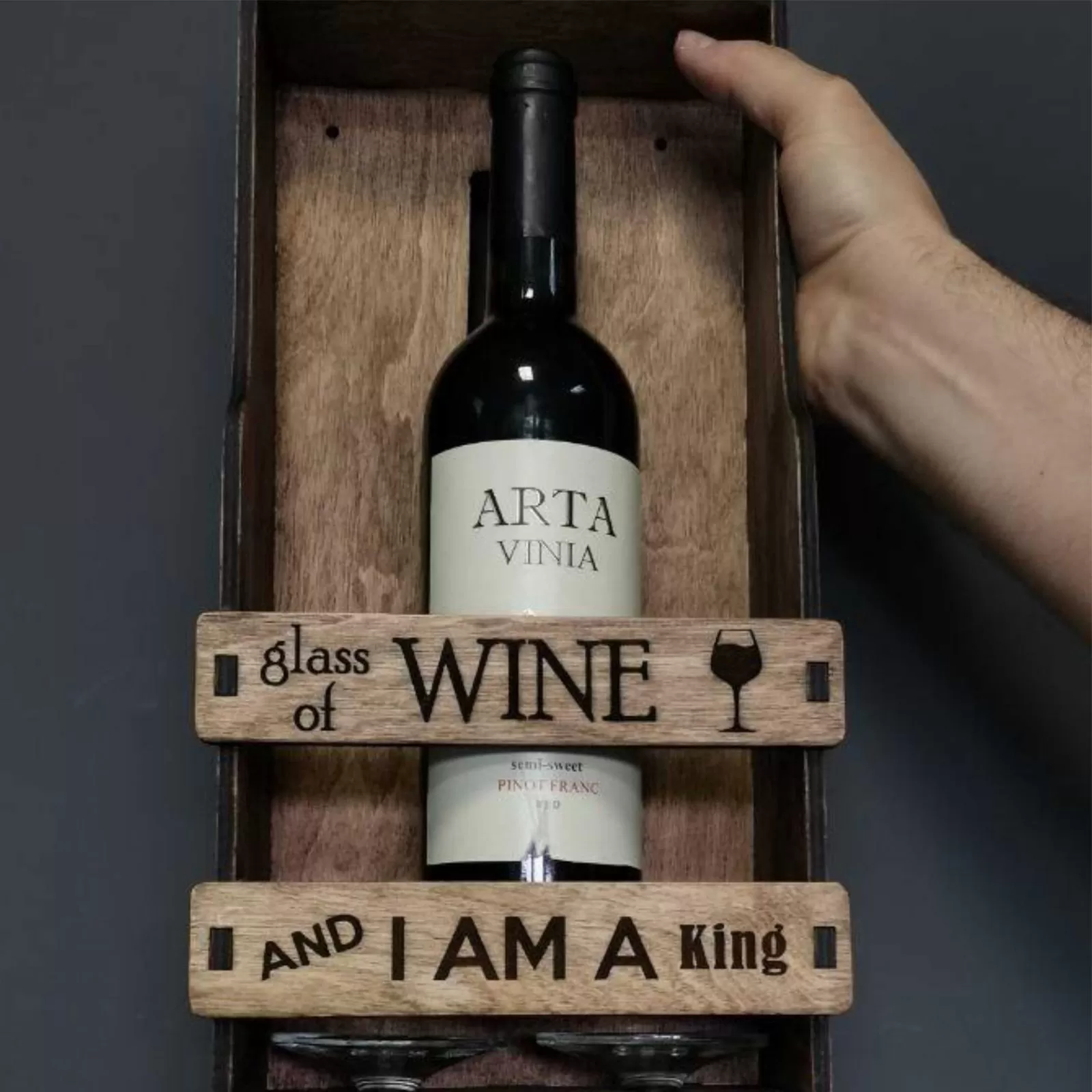 Деревянный мини-бар для вина и бокалов с гравировкой