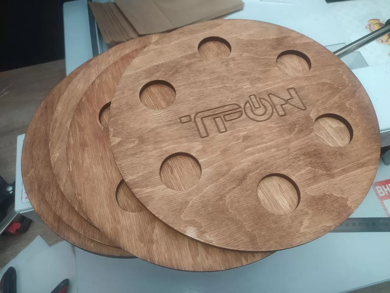 Шотница круглая на 6 рюмок с гравировкой