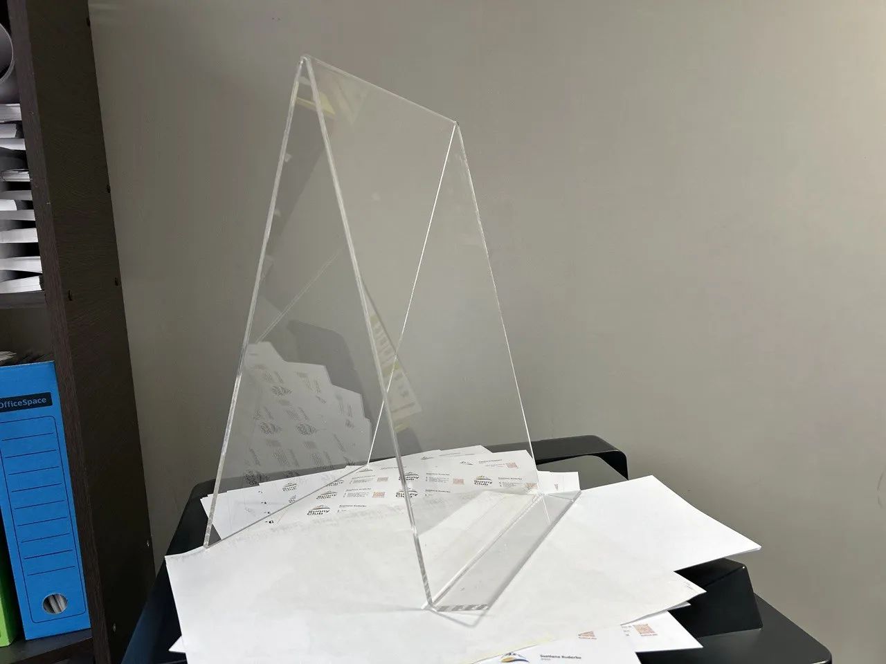 Подставка для календаря из оргстекла