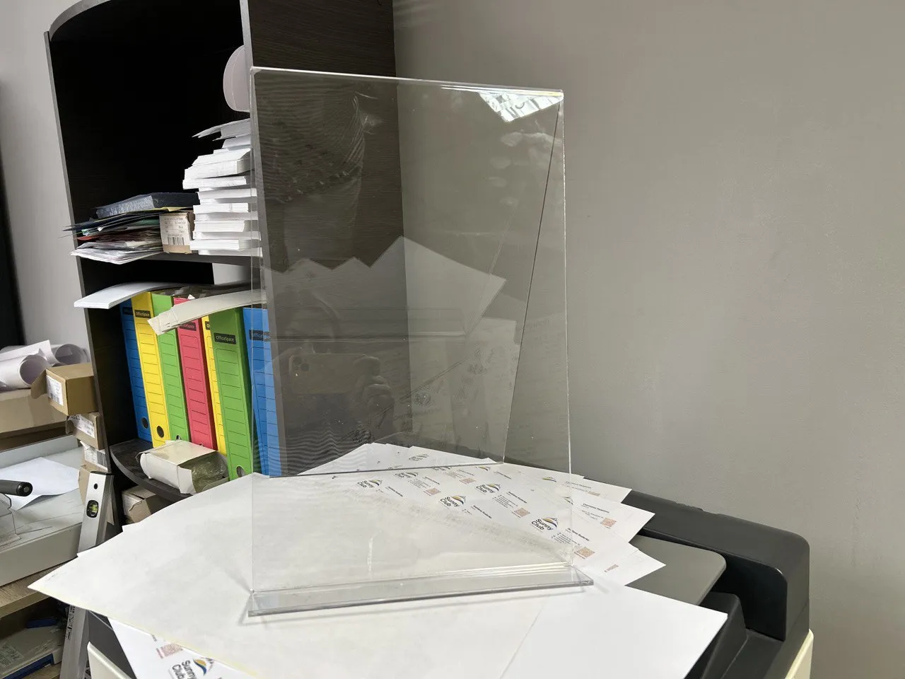 Подставка для календаря из оргстекла