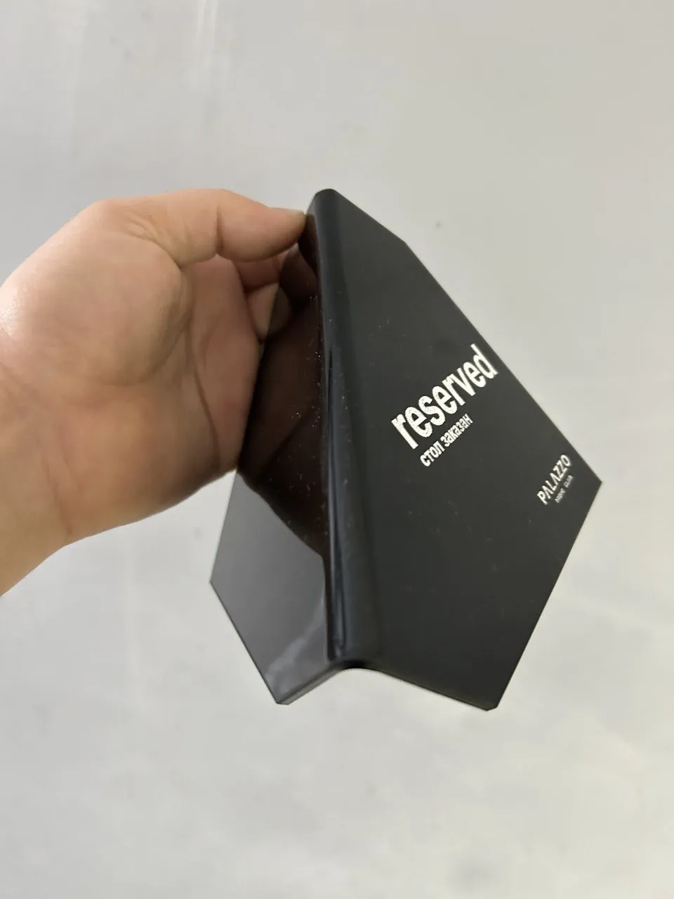 Таблички из черного оргстекла “RESERVED”