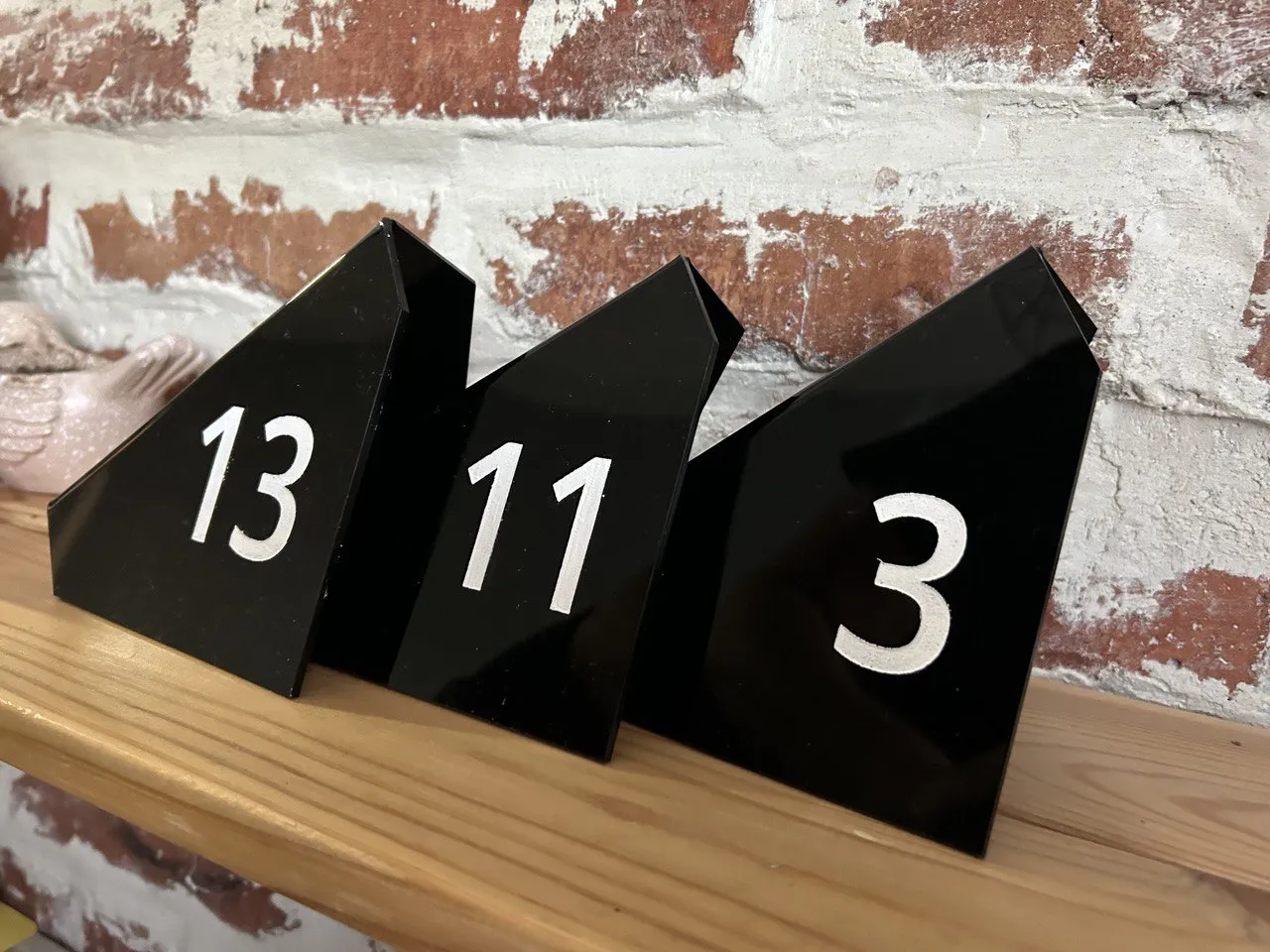 Таблички из черного оргстекла “RESERVED”