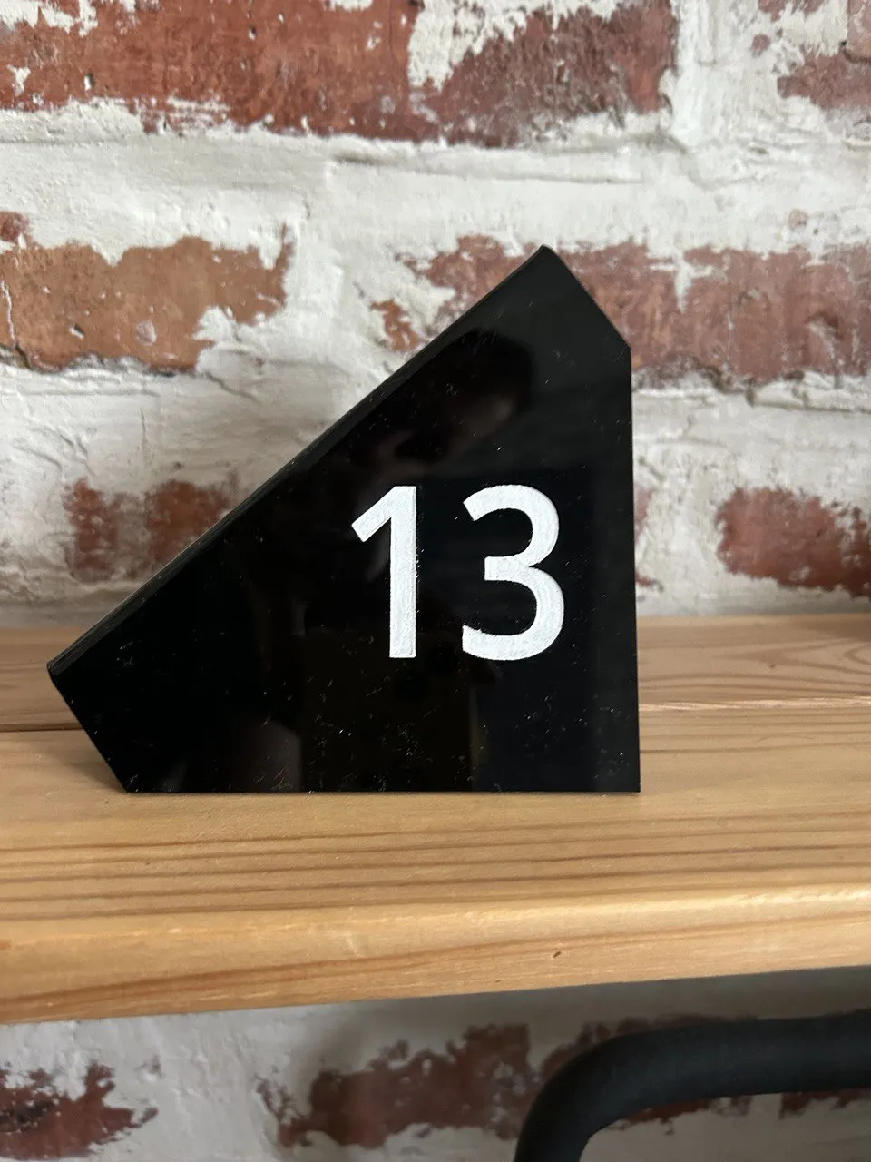 Таблички из черного оргстекла “RESERVED”