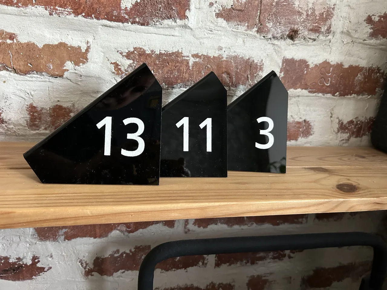 Таблички из черного оргстекла “RESERVED”