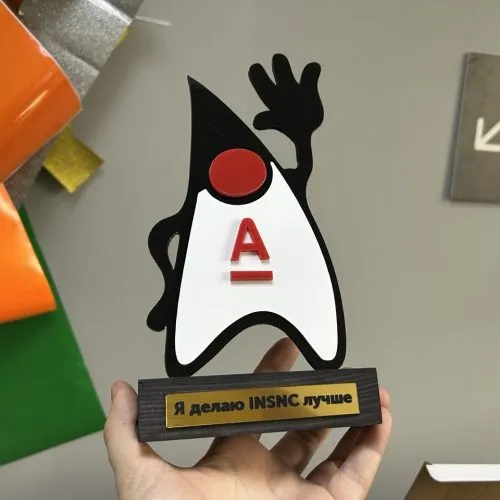 Наградные статуэтки из оргстекла для сотрудников